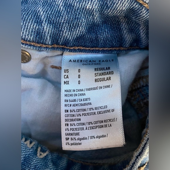 American Eagle Women’s Mom Jean size 0 regular - Picture 3 of 3